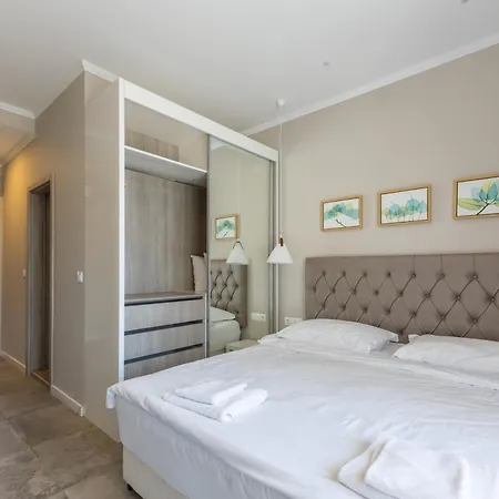 Sea Lounge Aparthotel 3*