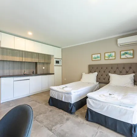 Sea Lounge Aparthotel 3*