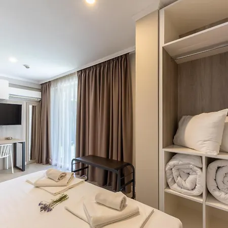 Sea Lounge Aparthotel 3*